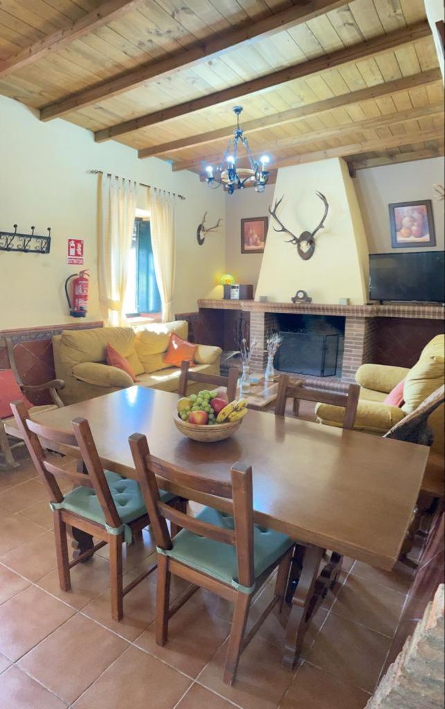 Casa Rural La Dehesilla Касалья-де-ла-Сьєрра Екстер'єр фото