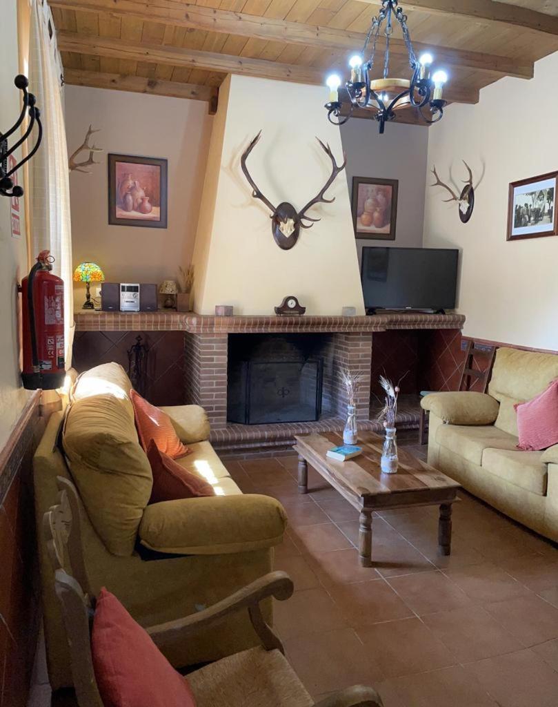 Casa Rural La Dehesilla Касалья-де-ла-Сьєрра Екстер'єр фото